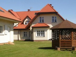  Holiday Home Mały dworek  Леба